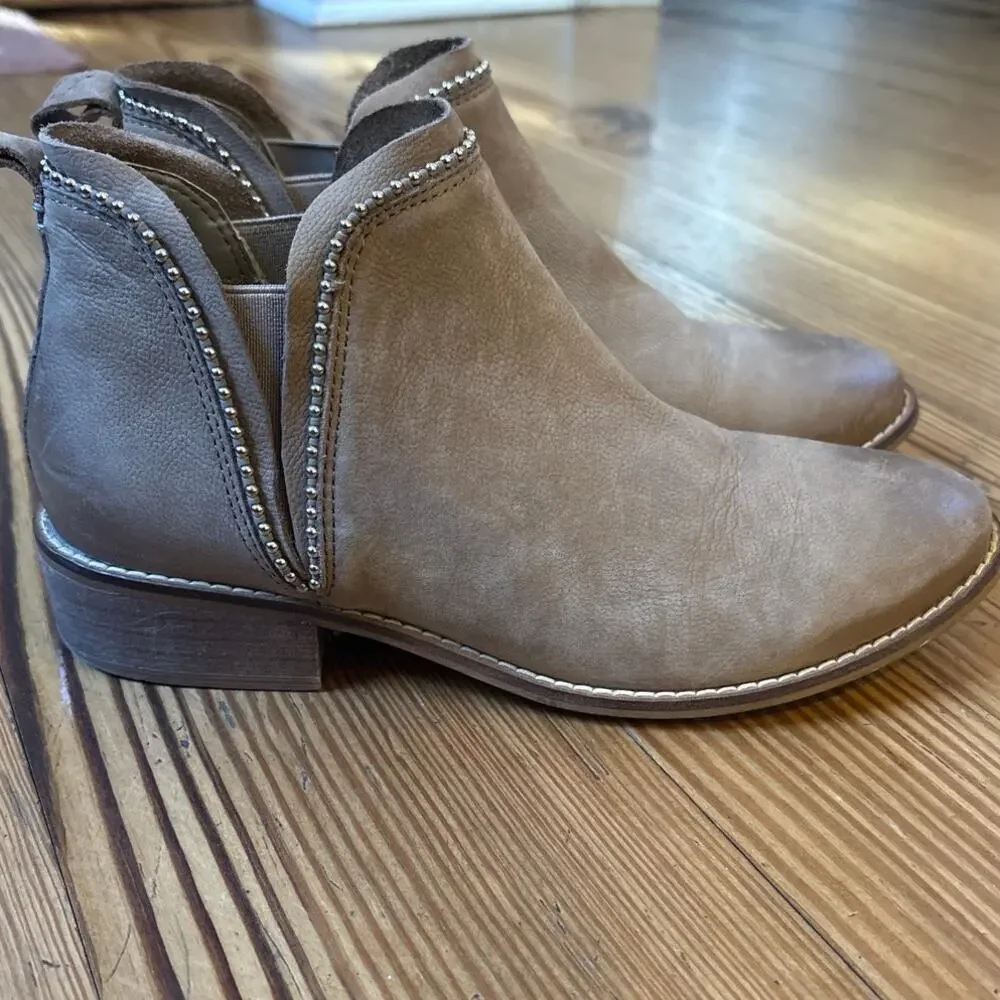 Steve Madden Koto brown leather studded ankle bootie‎ SIZE 7.5M